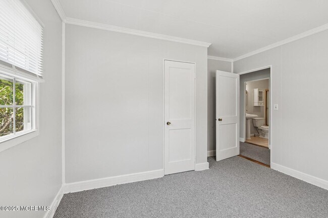 Building Photo - 565 Prospect Ave