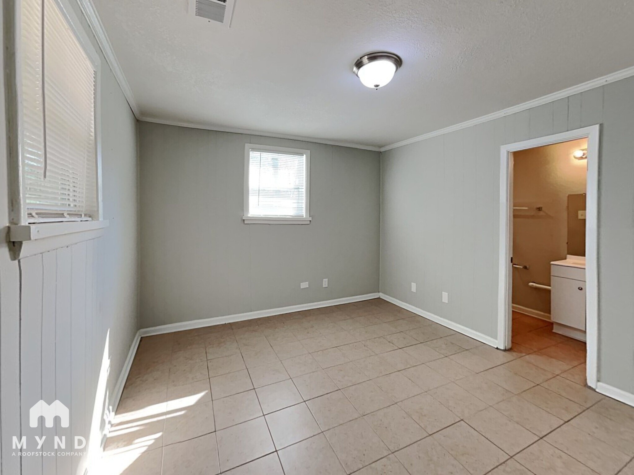 Building Photo - 2611 Lake Harbin Rd