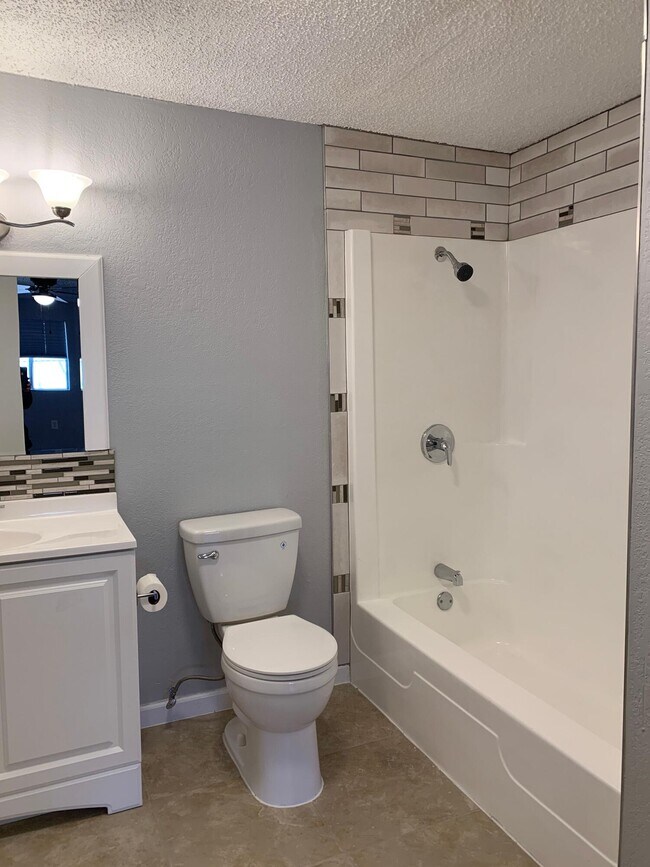 Building Photo - 710 12th St