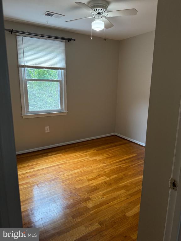 Building Photo - 553 Monet Dr