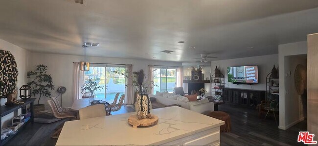 Building Photo - 76983 California Dr