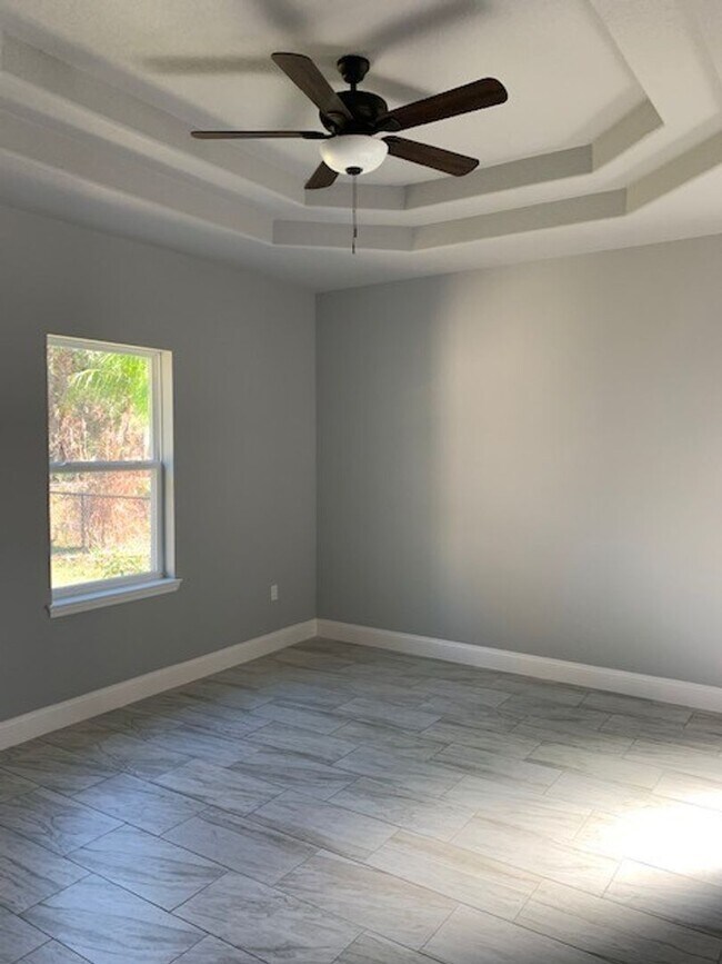 Building Photo - 8 Llosee Ct