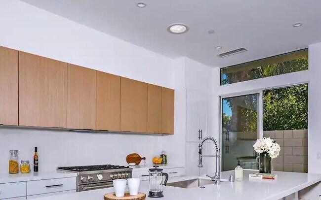 Building Photo - 54190 Avenida Cortez