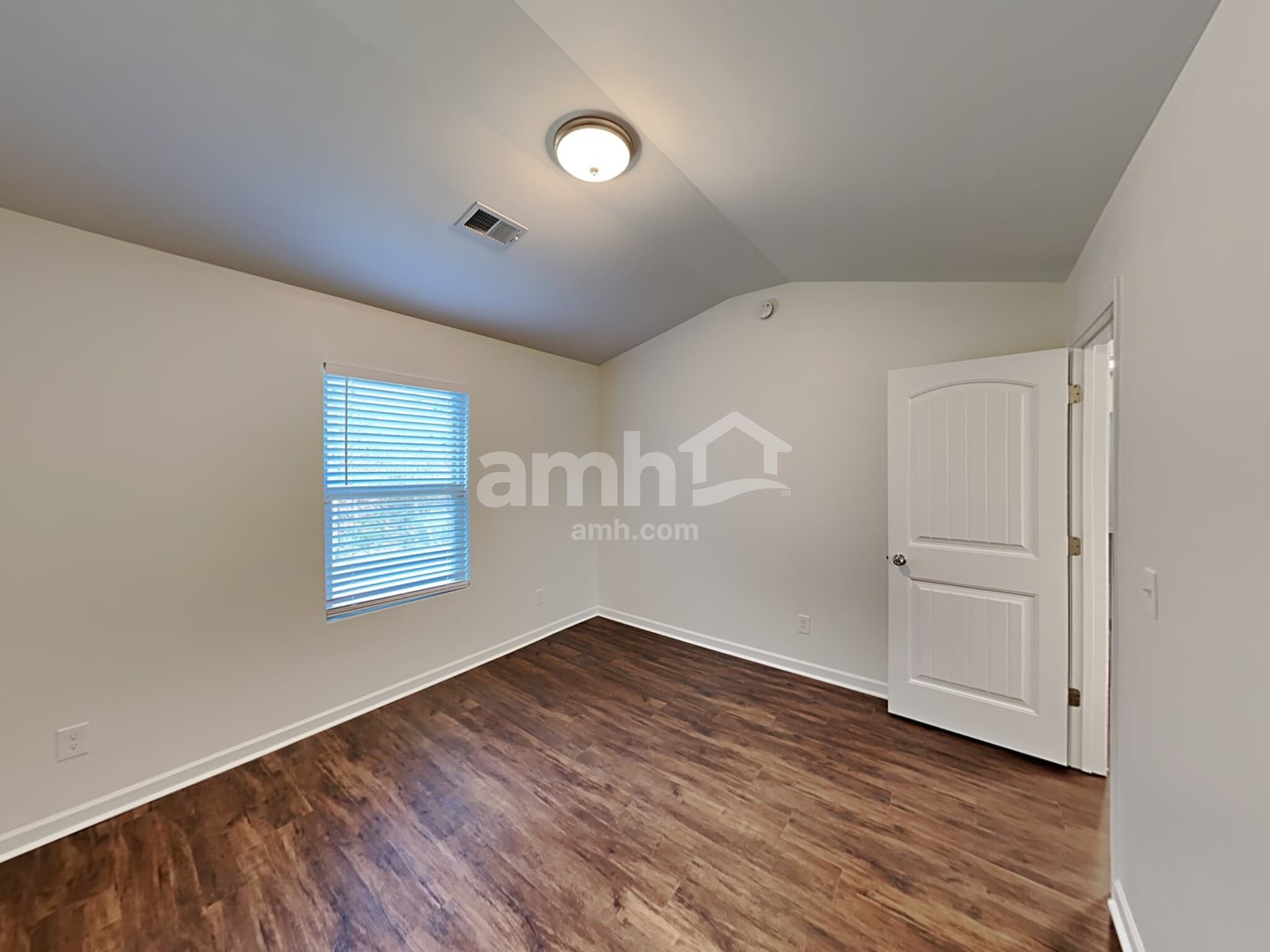 Building Photo - 351 Shady Glen