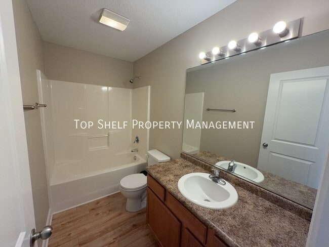 Building Photo - 386 NE Satinwood-