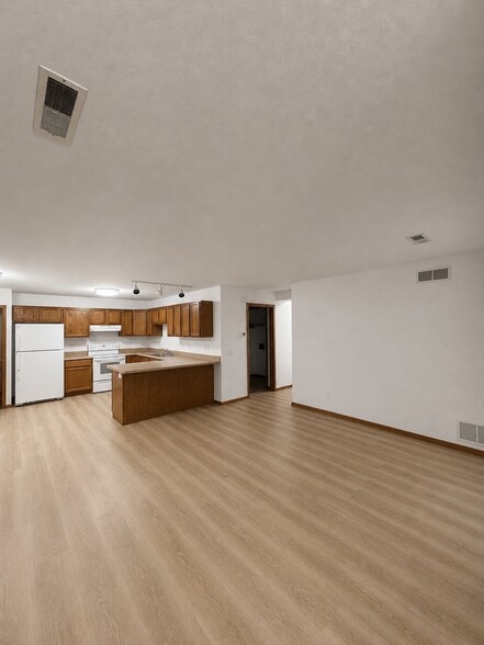 Building Photo - 601 Seminole Way
