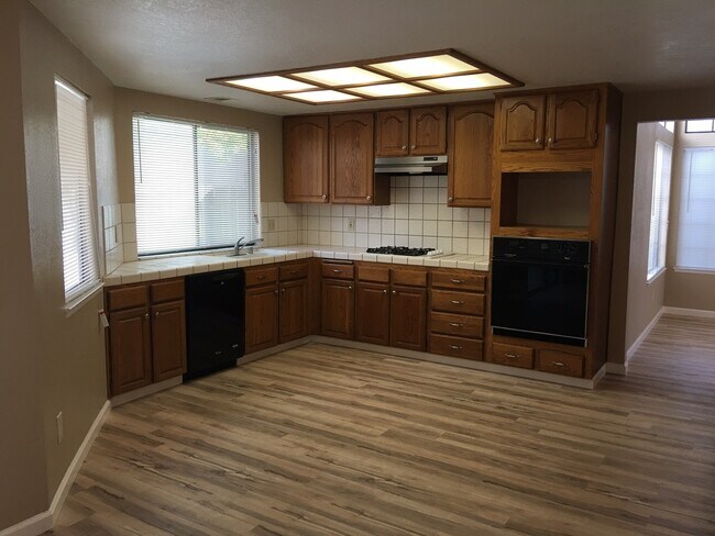 Building Photo - Large two story near the mall!