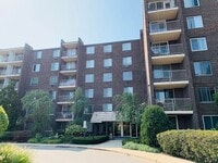 Building Photo - 225 S Rohlwing Rd