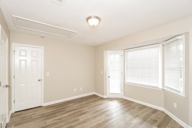 Building Photo - 5902 Bridgemont Pl