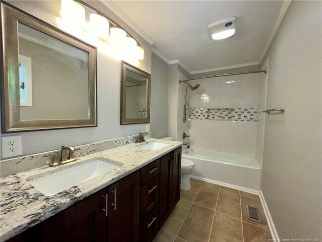 Building Photo - 1710 Chateau Cir