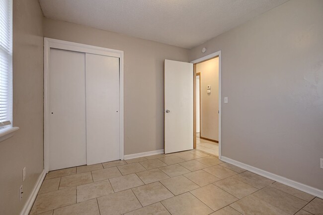 Building Photo - First Full Month's Rent Free! Spacious 3BD/1.BTH Home in Spencer