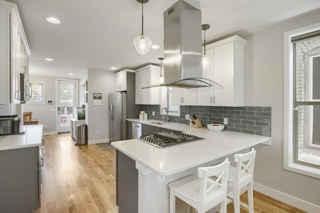Building Photo - Charming Home in the Baker Neighborhood!