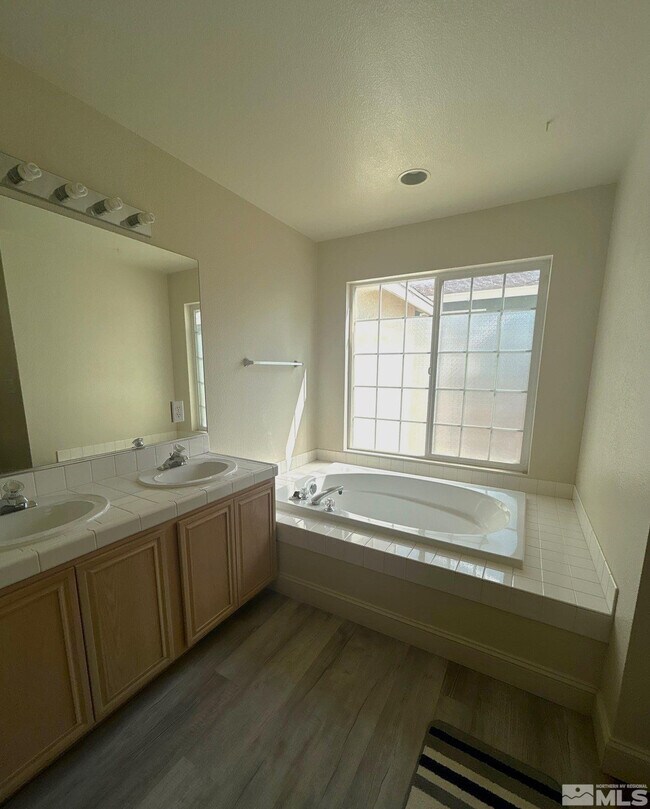 Building Photo - 1465 Ridge Point Dr