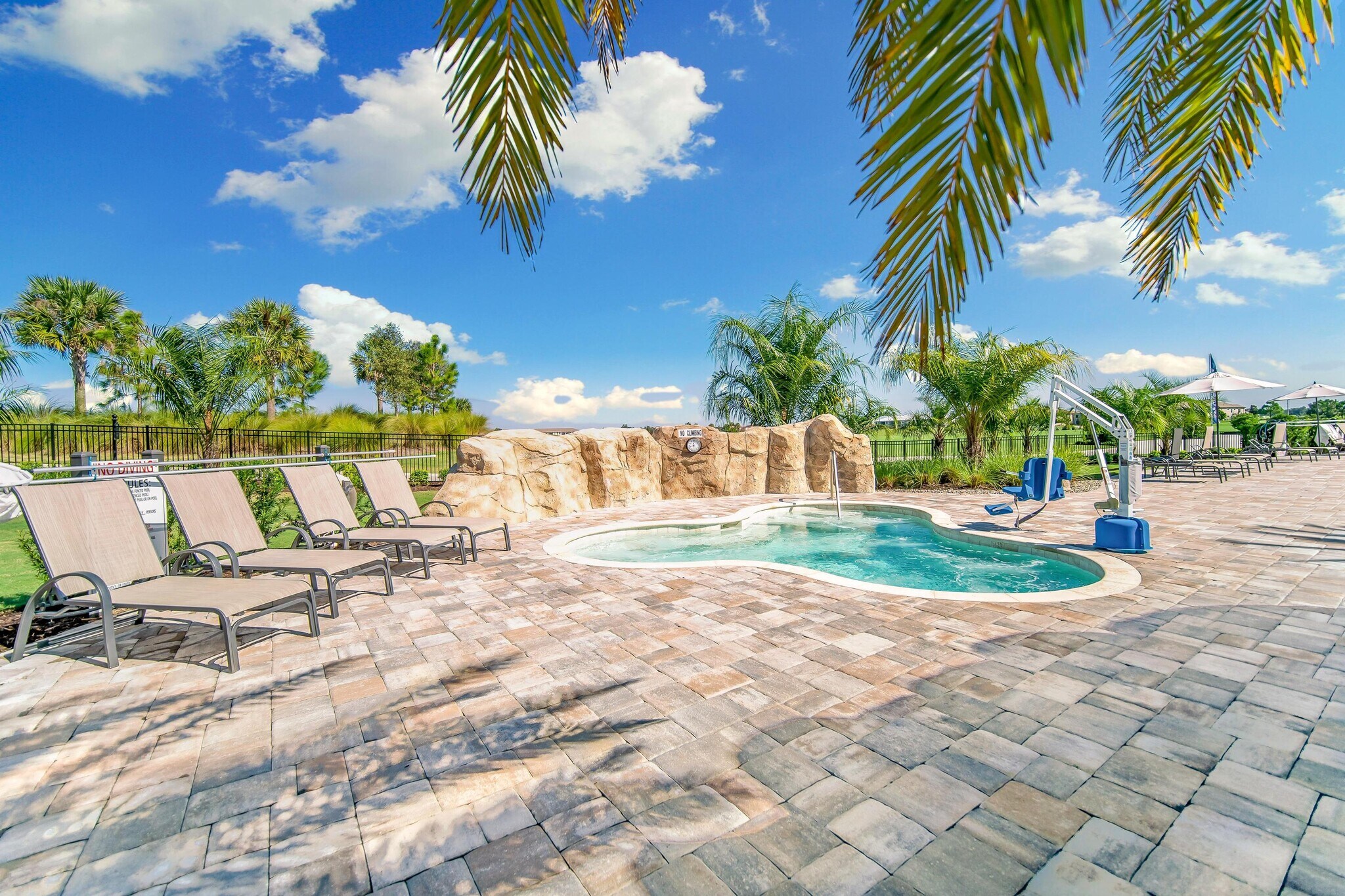 Building Photo - 5557 Palmer Cir