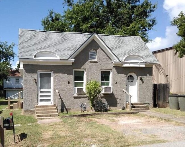 Building Photo - 907 Bina St