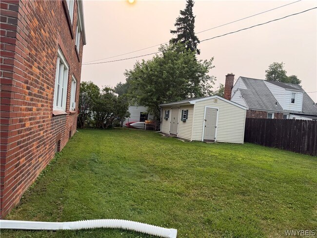 Building Photo - 806 Cleveland Dr