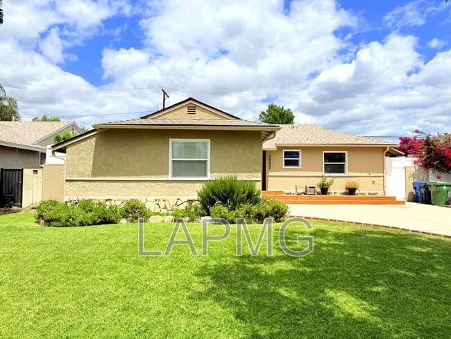 Building Photo - 16457 Gledhill St