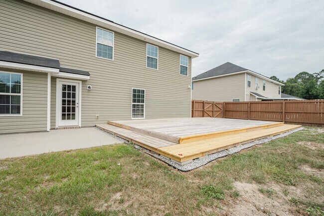 Building Photo - 717 Highgrove Ct