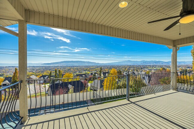 Building Photo - 8913 N Pine Hollow Dr