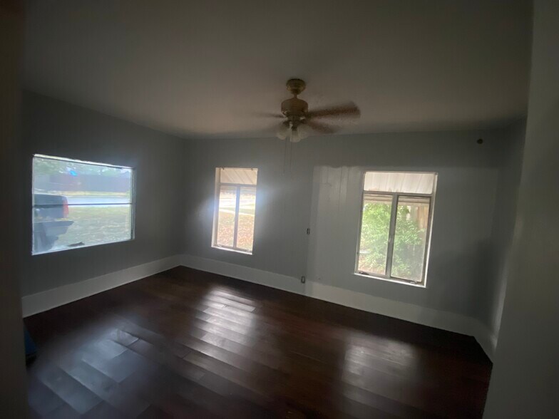 Building Photo - 4506 Neer Ave