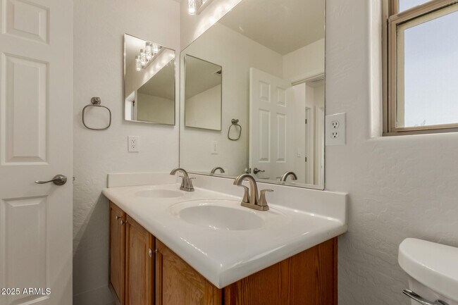 Building Photo - 40809 N Raleigh Ct