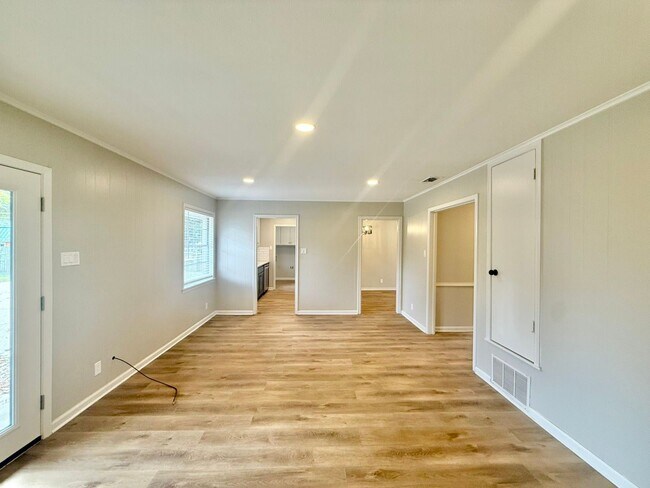 Building Photo - Tour today! Stunning 4-bedroom, 2-bath bea...