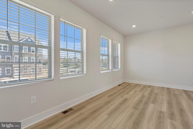 Building Photo - 1830 Parham Wy