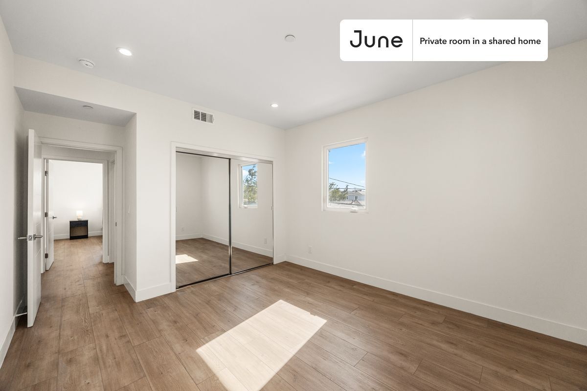 Building Photo - Room in Shared 4 bed/4 bath home