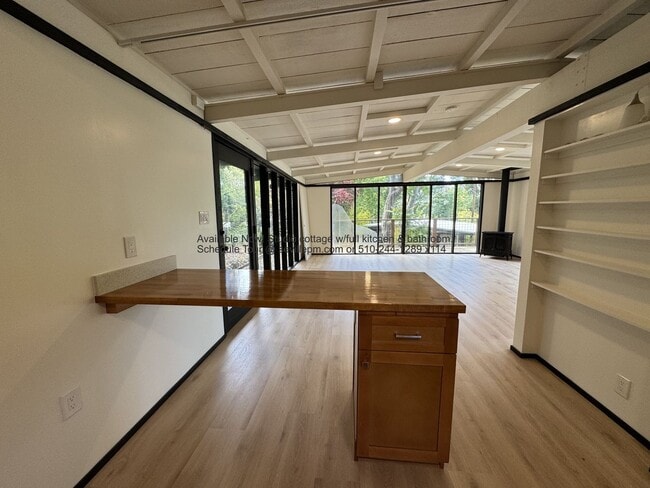 Building Photo - A KENSINGTON HILLS UNIQUE SERENE STUDIO Co...