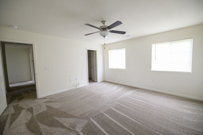 Building Photo - Like new construction 2 story home 4 bedro...