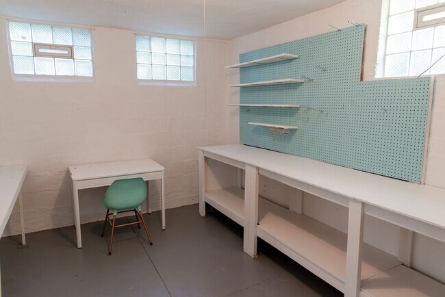 Building Photo - 6903 Cambridge Ave