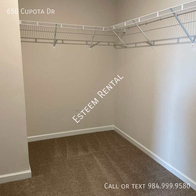 Building Photo - 650 Cupota Dr