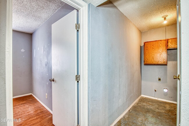 Building Photo - 1005 Southwestern Dr