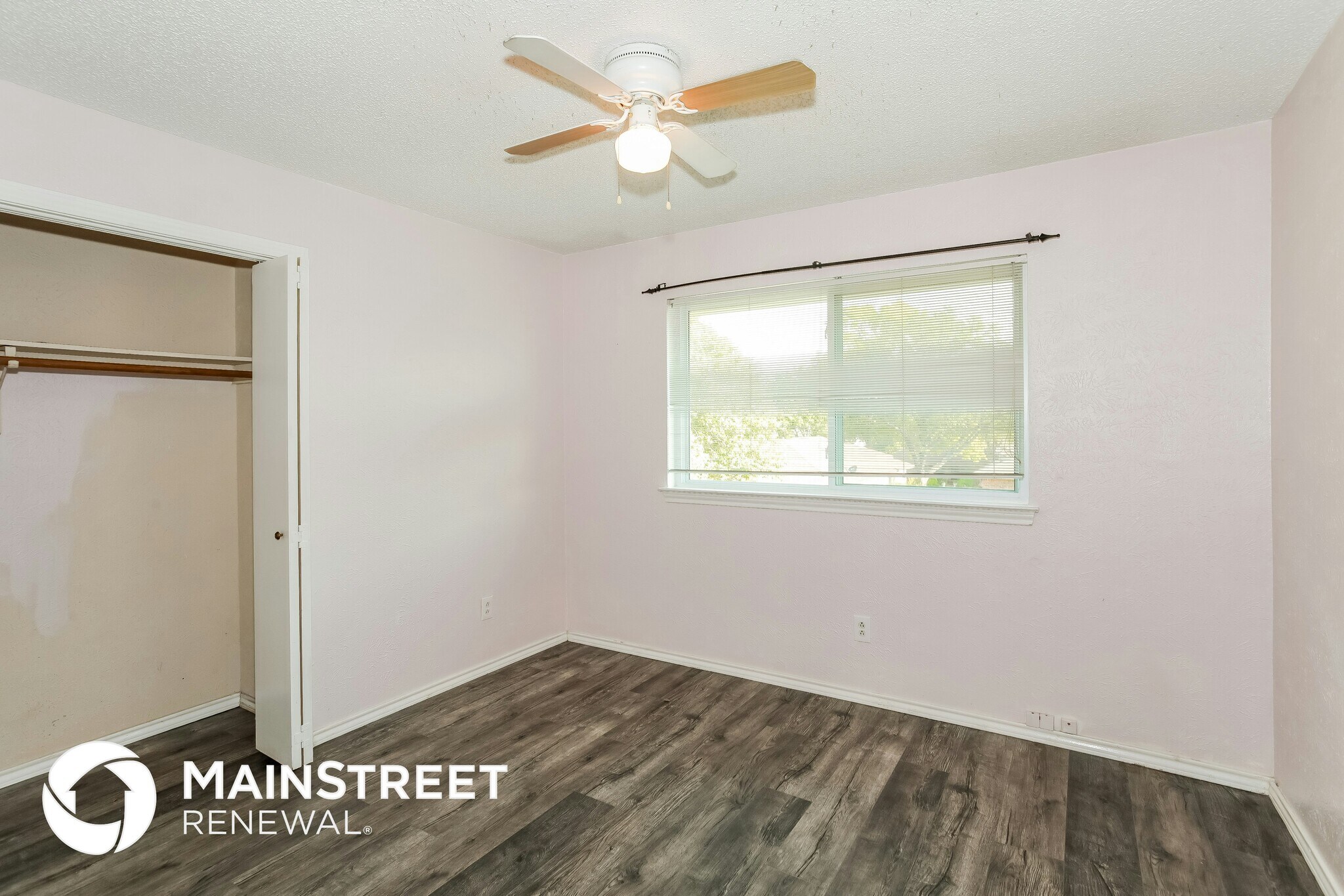 Building Photo - 1210 Fox Hollow