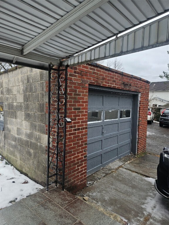 Building Photo - 106 Hayes Ave