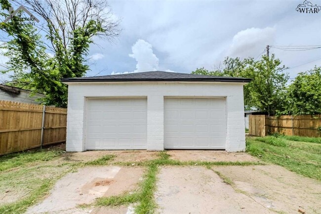 Building Photo - 2130 Ave H