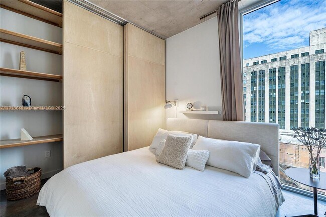 Building Photo - 151 SE 1st St