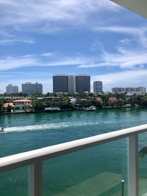 Building Photo - 9821 E Bay Harbor Dr