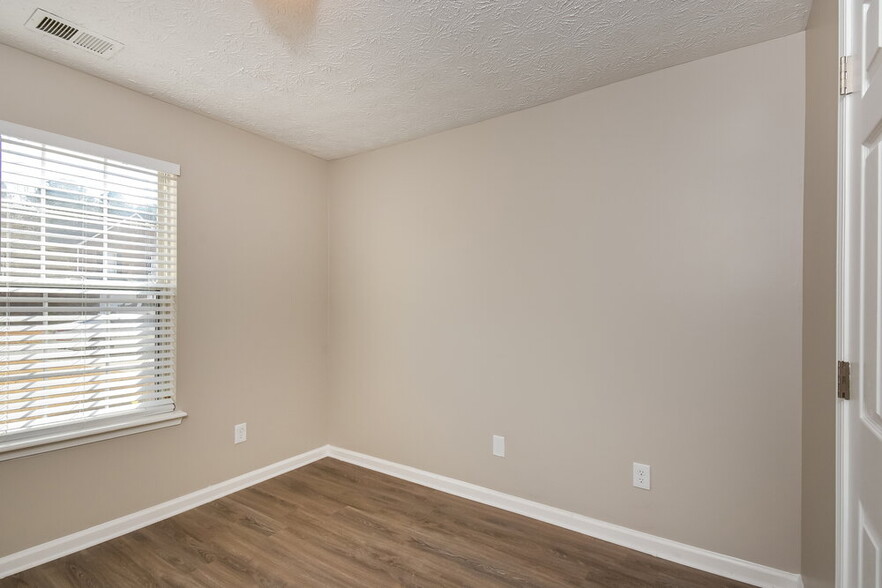 Building Photo - 4949 Lake Park Ln