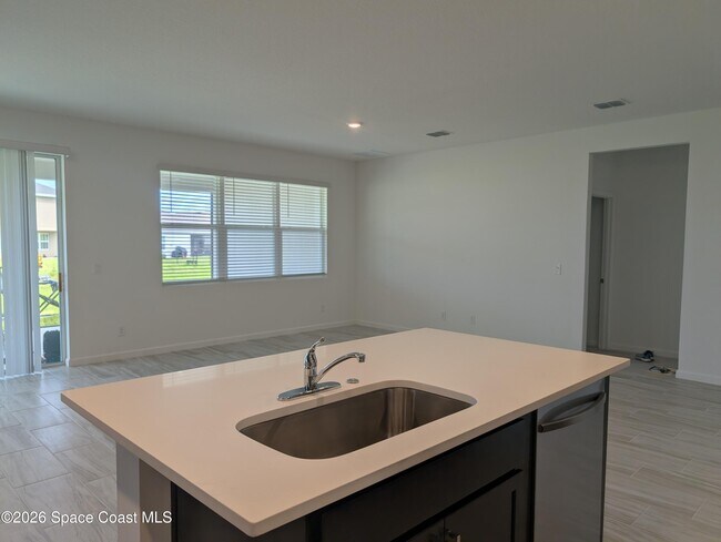 Building Photo - 938 Soleway Ave NW