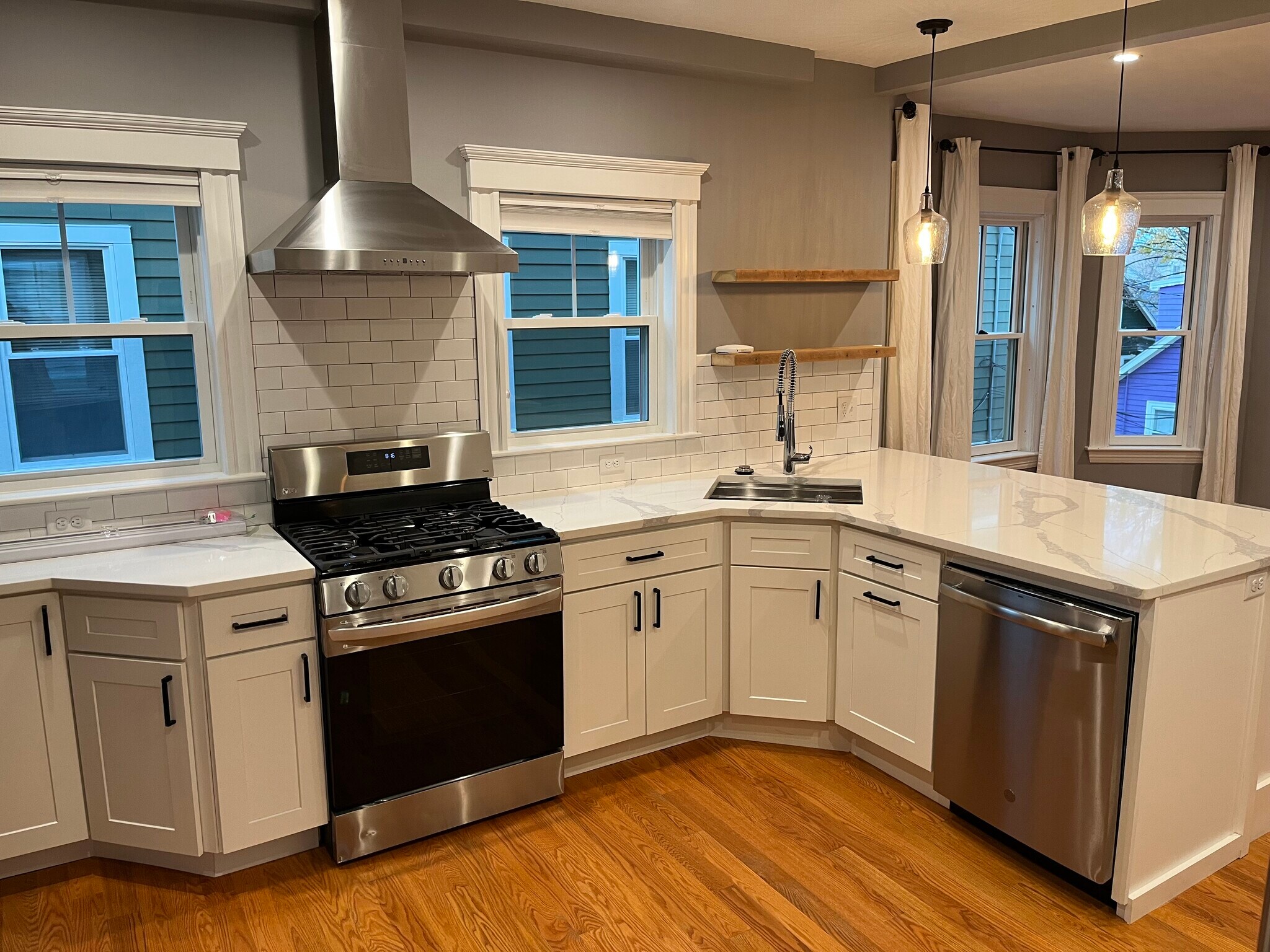 Building Photo - 8 George St