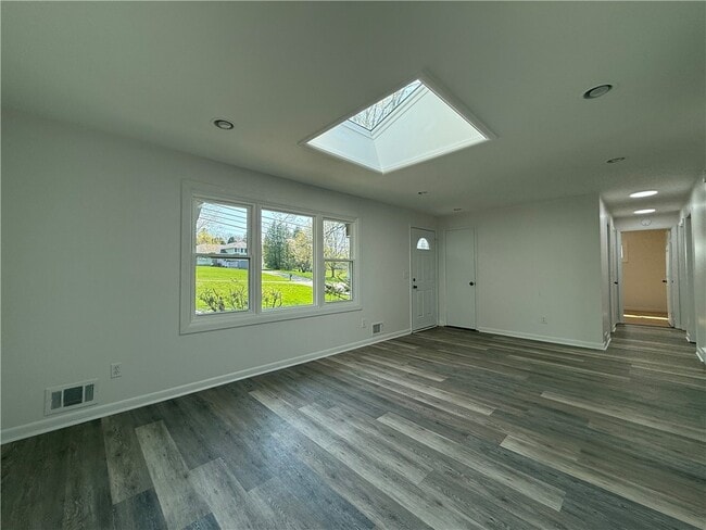 Building Photo - 1656 Jefferson Rd