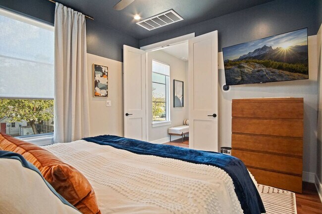 Building Photo - 225 W 1st St