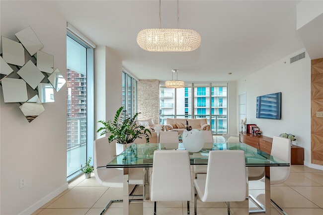 Building Photo - 1111 SW 1st Ave