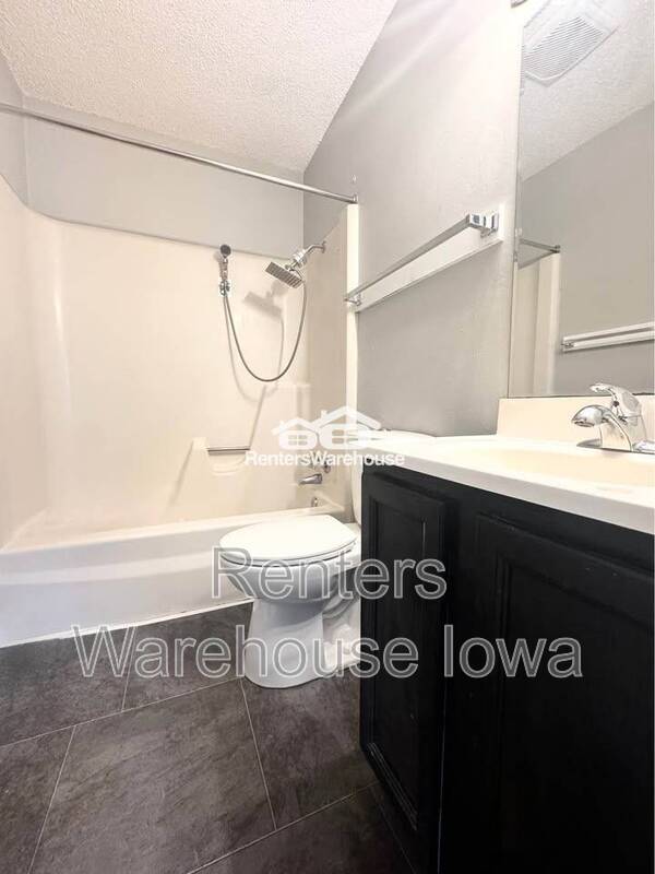 Building Photo - 2112 E Caulder Ave