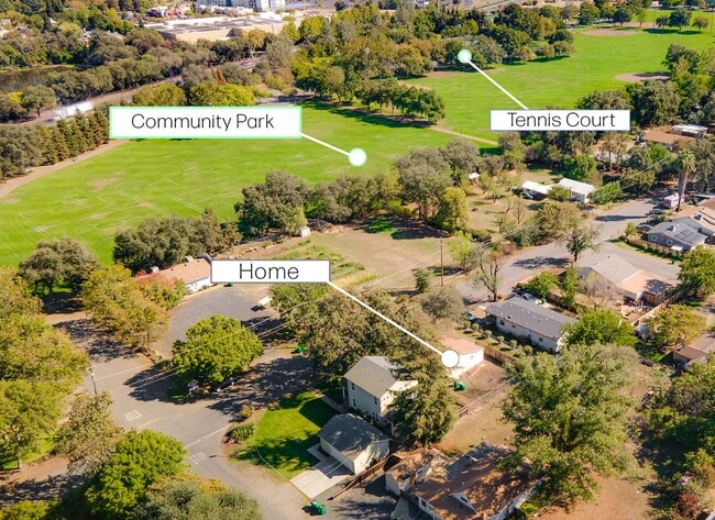 Building Photo - Fully Updated 2/1-Directly Across From 20th St Park- Available Now***Lease take over***