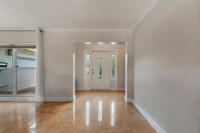 Building Photo - 2808 NE 22nd St