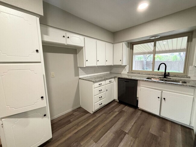 Building Photo - Completely Remodeled 4 bedroom Home