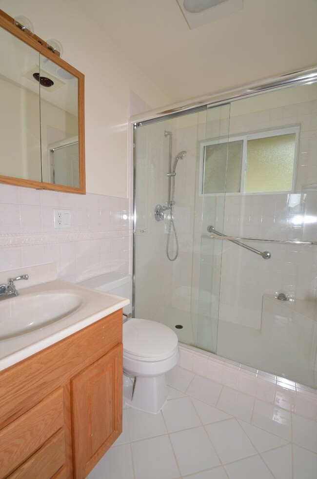 Building Photo - Incredible Tam Valley Home Available July 1st