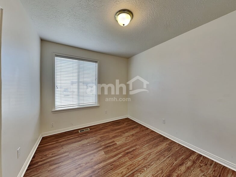 Building Photo - 468 E 1480 N